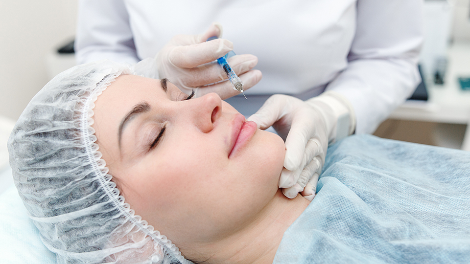 Контурная пластика губ: естественный объем и идеальная форма