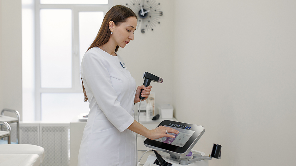 Специалисты NEO-Clinic прошли профильное обучение по работе с платформой InMode и имеют персональные сертификаты международного образца